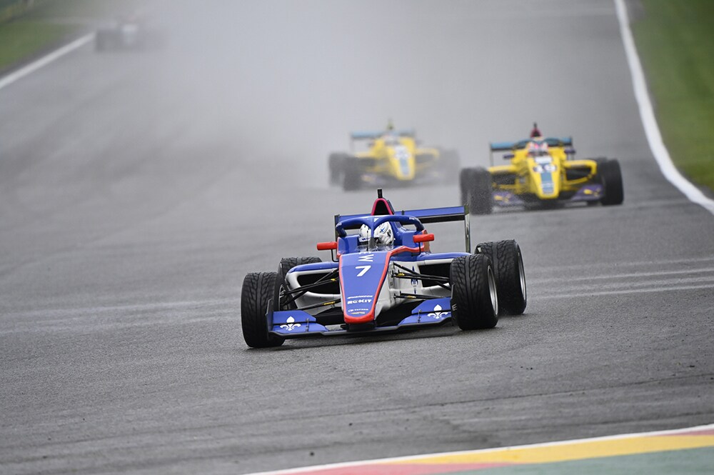 jamiechadwickwinswseries2021andsuccessfullydefendshertitlewithhankookracetires5