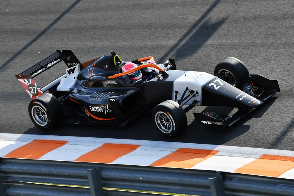 jamiechadwickwinswseries2021andsuccessfullydefendshertitlewithhankookracetires6