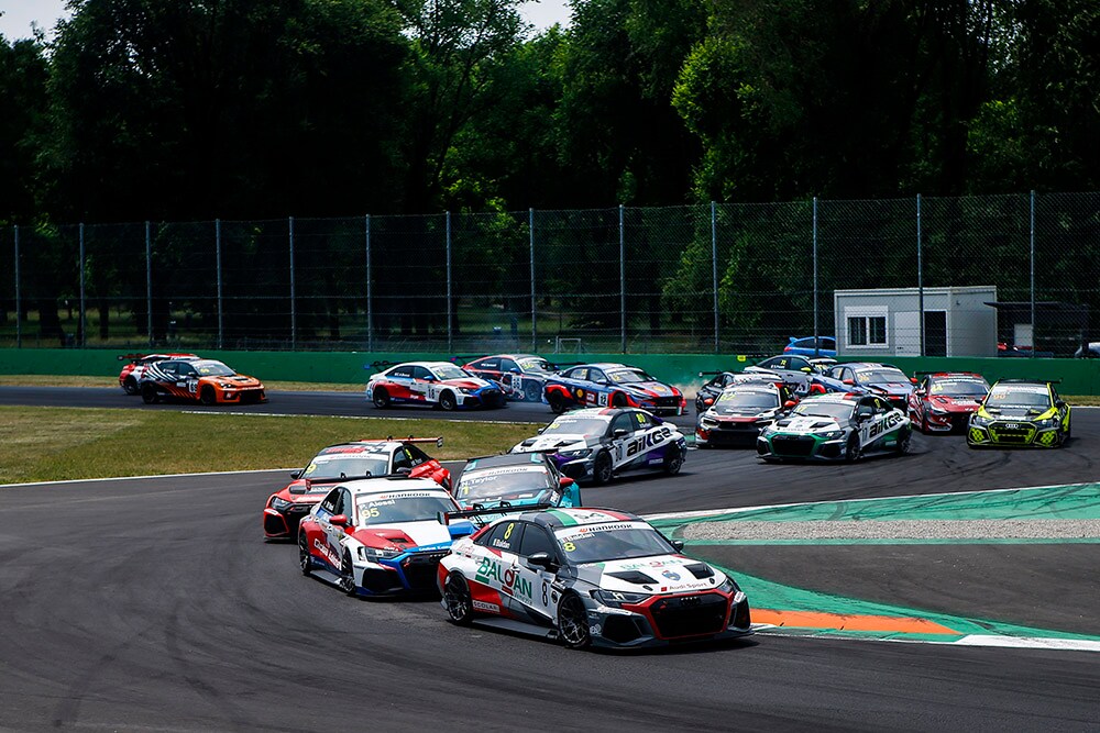 baldan_on_hankook_tyres_leads_tcr_italy_after_the_halfway_point_in_monza