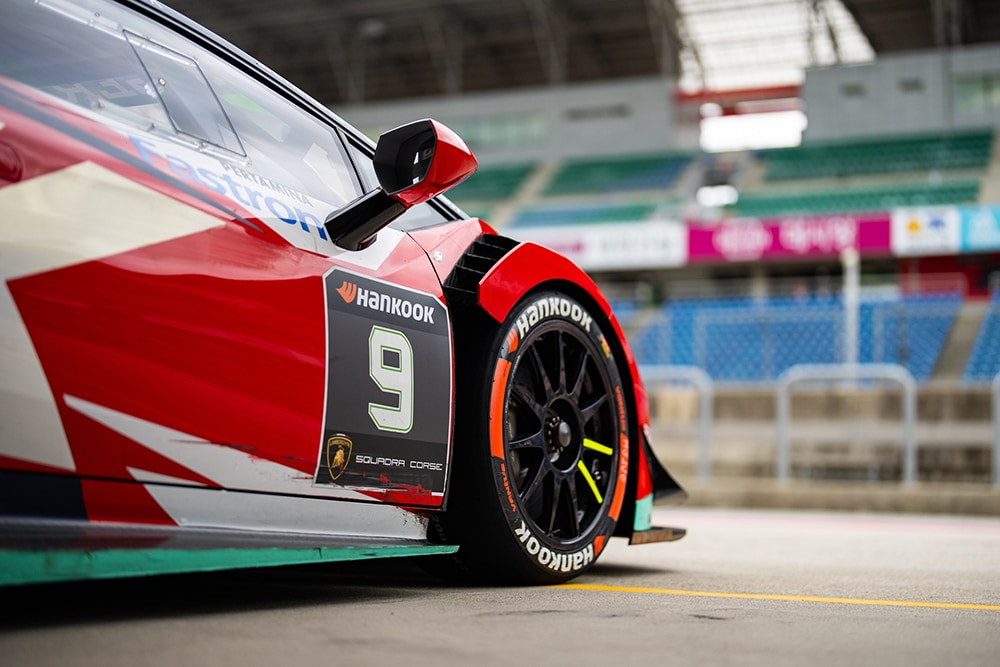 ultra_high_performance_racing_tire_ventus