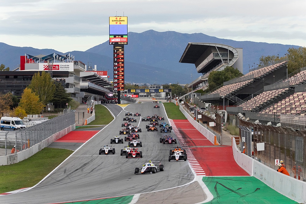 champion_strauven_claims_ninth_win_of_the_season_at_the_finale_of_the_spanish_formula_4_championship_in_barcelona
