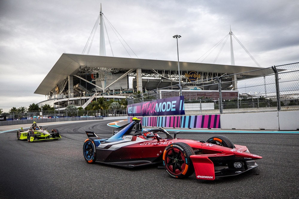formula_e_s12_2026_miami_e_prix_race_scene_1