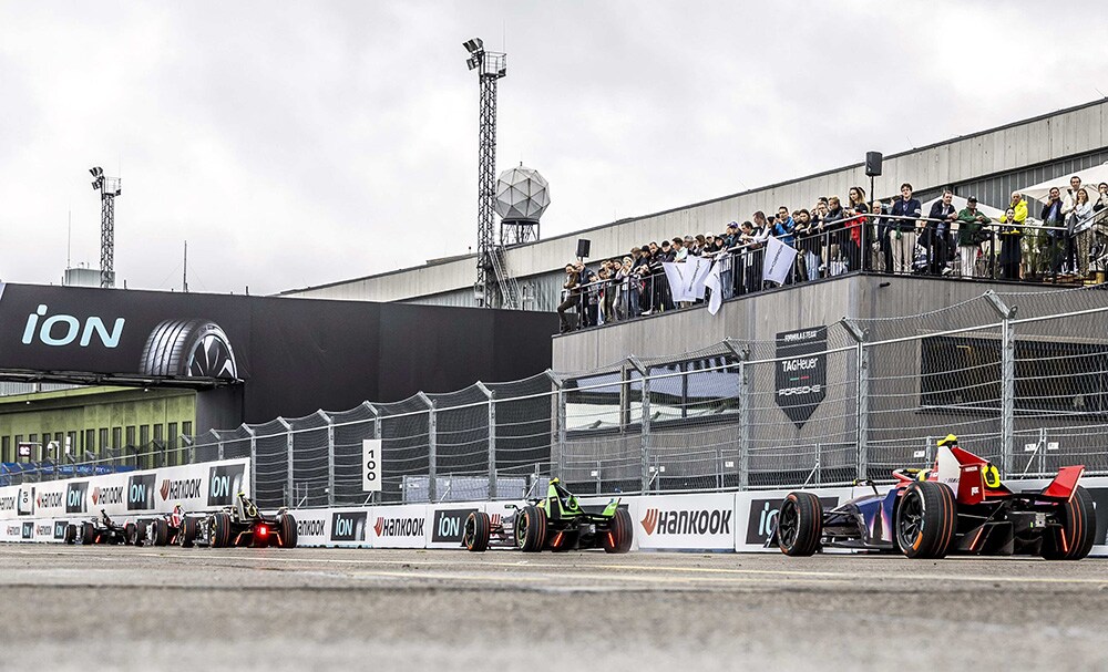 포뮬러_E_2025_한국_베를린_e_Prix_경기_장면_1