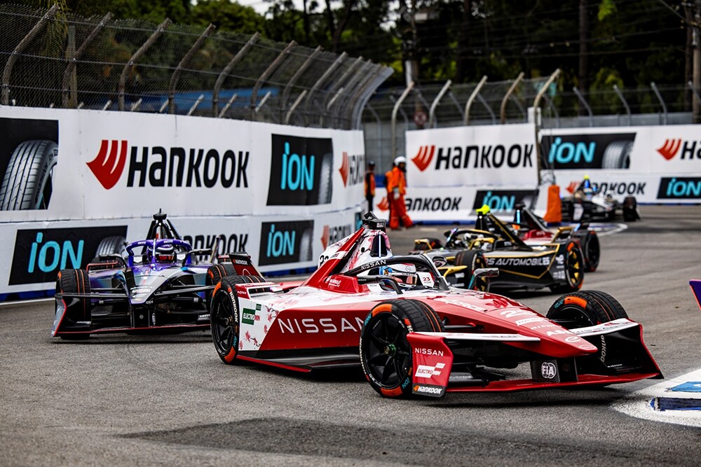 포뮬러_e_시즌_11_2025_상파울루_e_prix_경기_장면_1