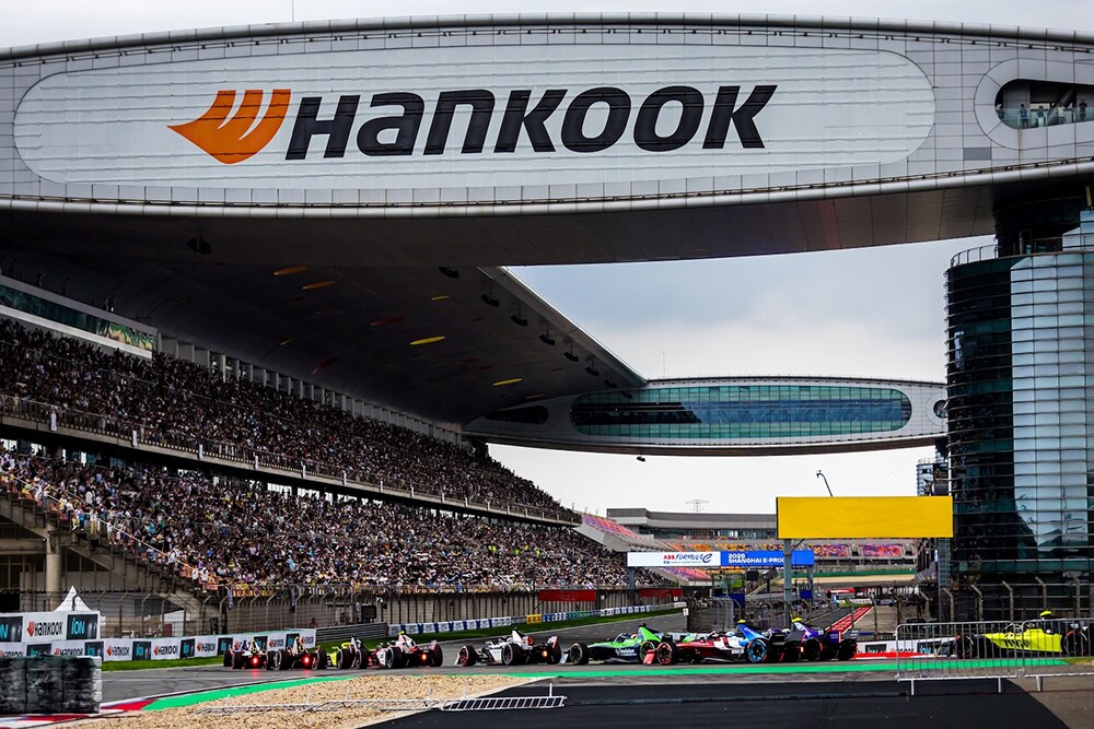 포뮬러_e_시즌_12_상하이_e_prix_경기_장면_2