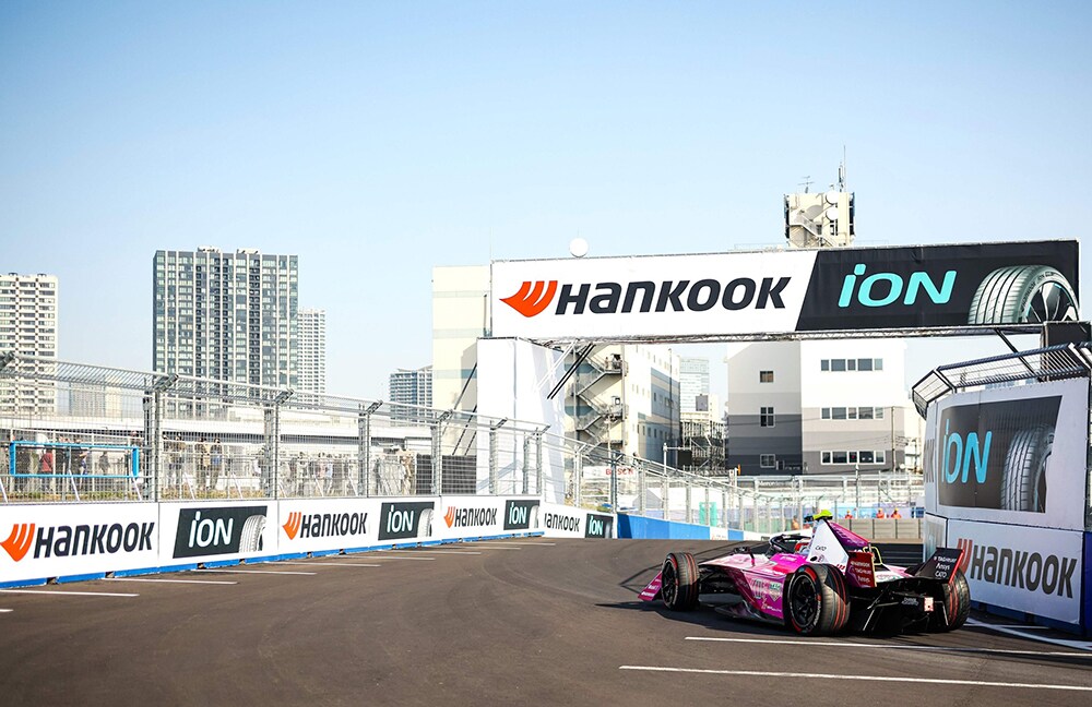 포뮬러_e_시즌_11_5라운드_도쿄_e_prix_경기_장면_2