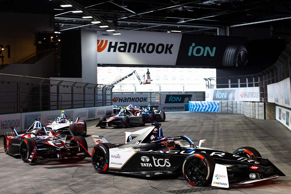 포뮬러_e_시즌_11_2025_런던_e-prix_경기_장면_1