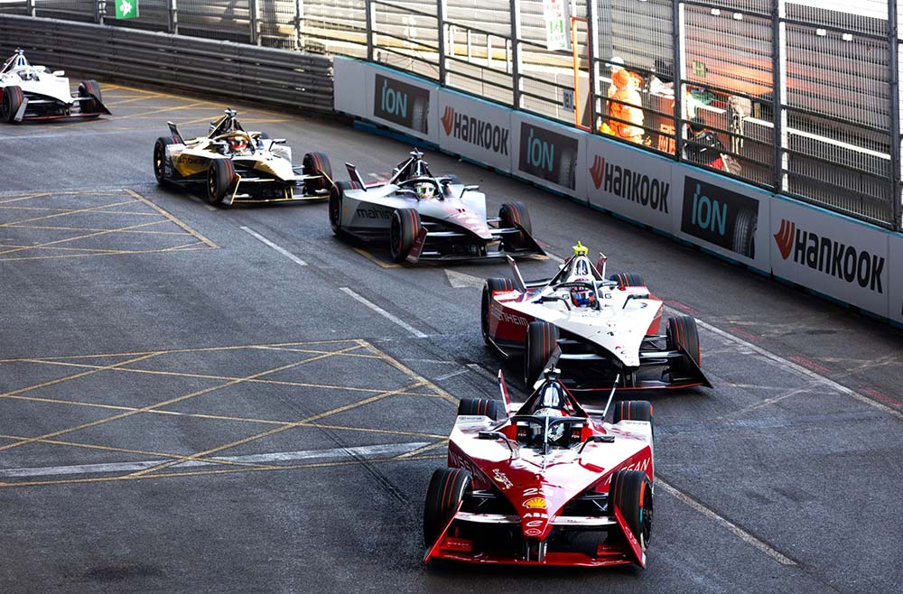 포뮬러_e_시즌_11_2025_런던_e-prix_경기_장면_3