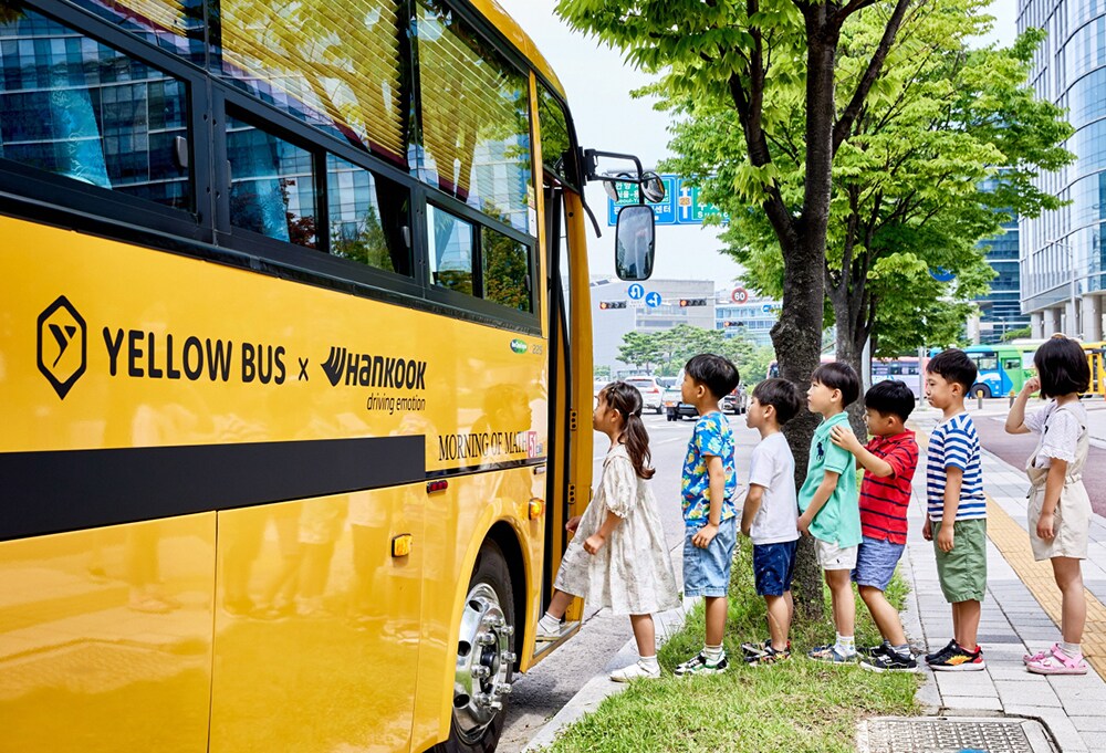 한국타이어어린이교통안전캠페인슬로건부착통학차량2